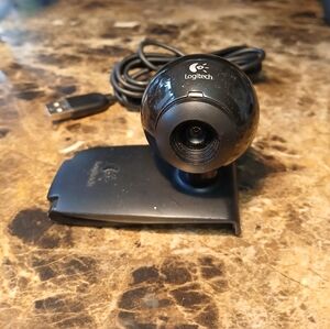 Logitech V-U0012 Webcam New no boxThe Logitech V-U0012 Webcam is a sleek black